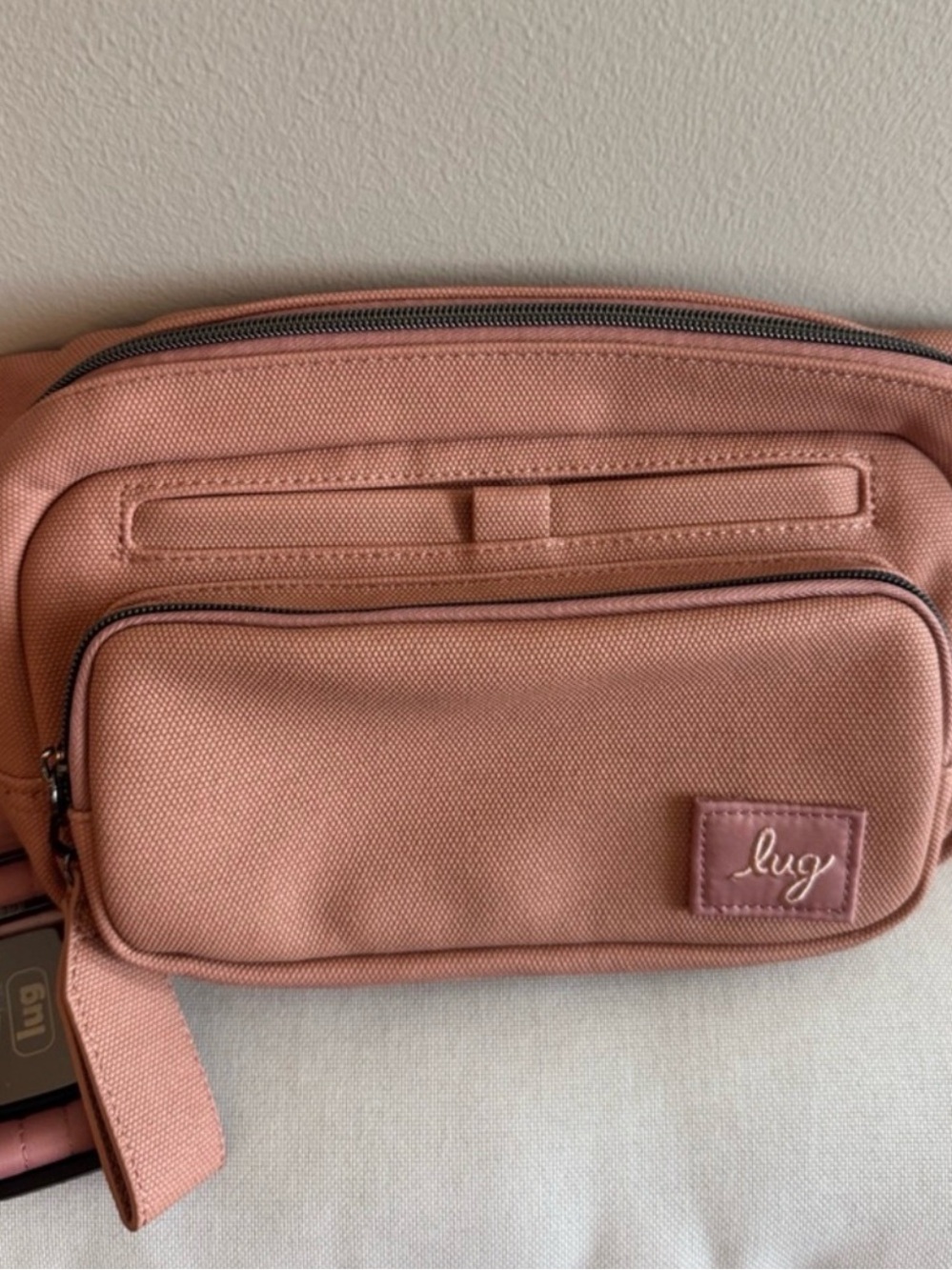 Beautiful lug hitch bag in pink
